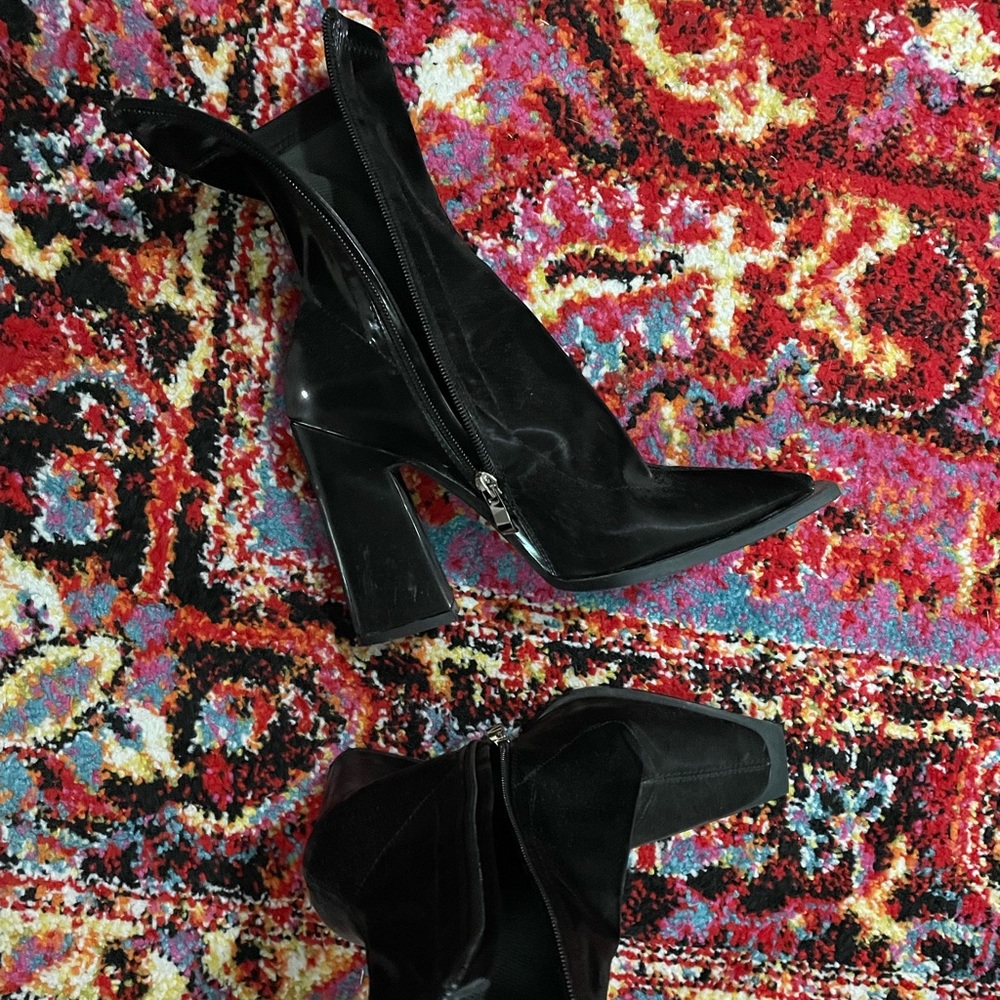 Very cute black block heel booties size 6